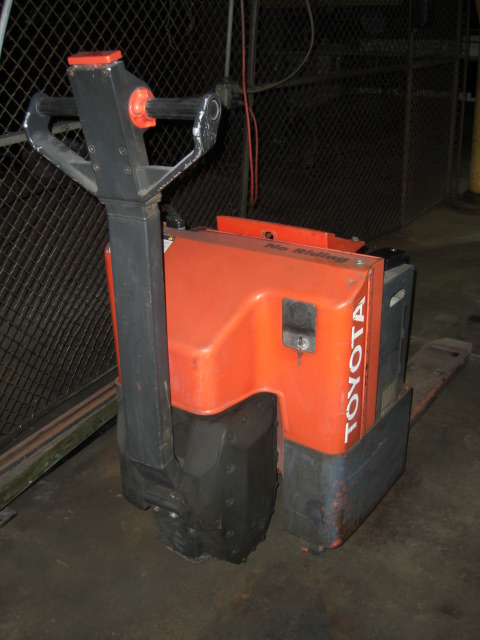 TOYOTA WALKIE ELECTRIC PALLET TRUCK POW’RPAK LD