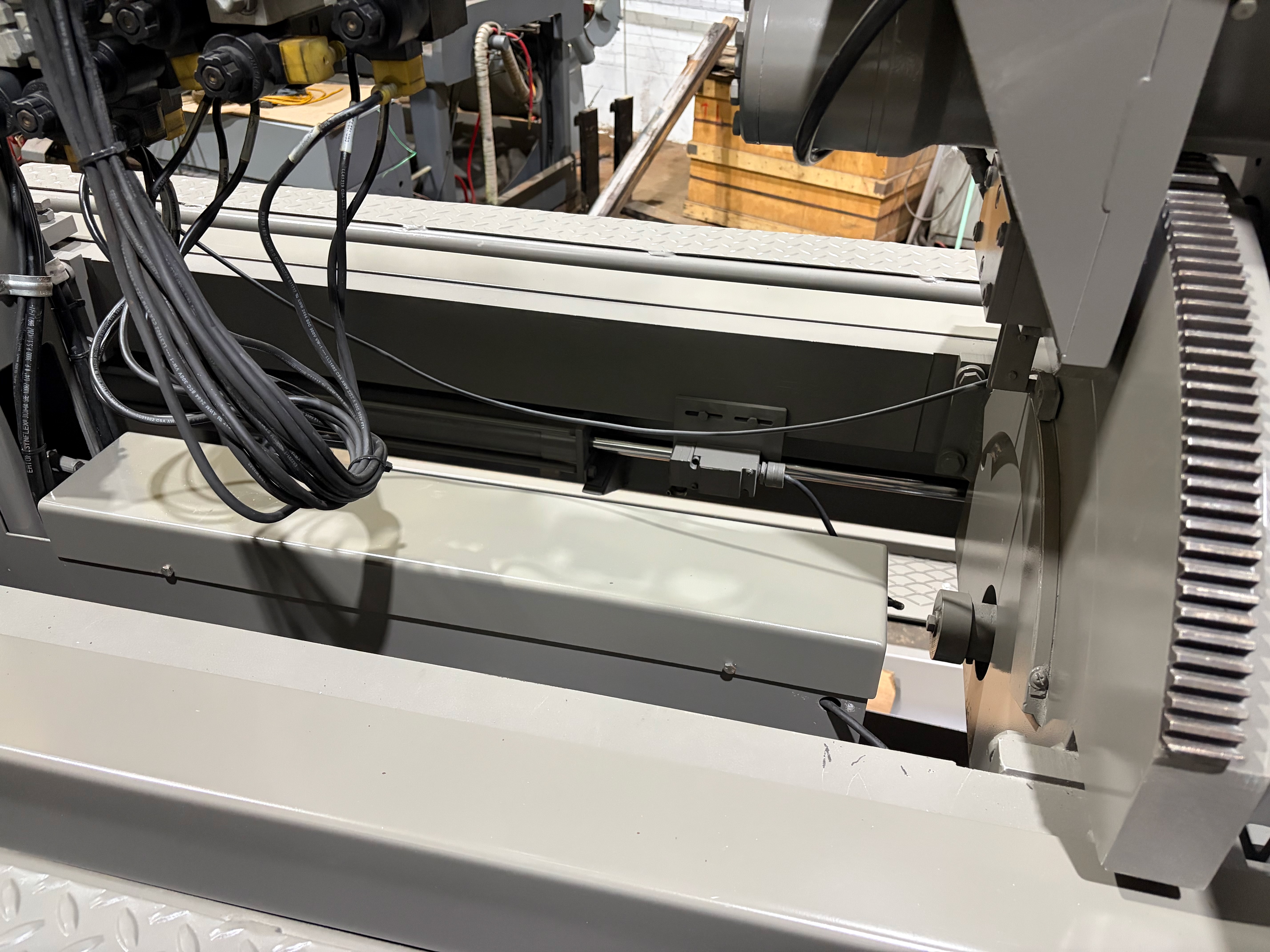 25" X 36"  HEM VT200A Vertical Miter Cutting Band Saw New 2009