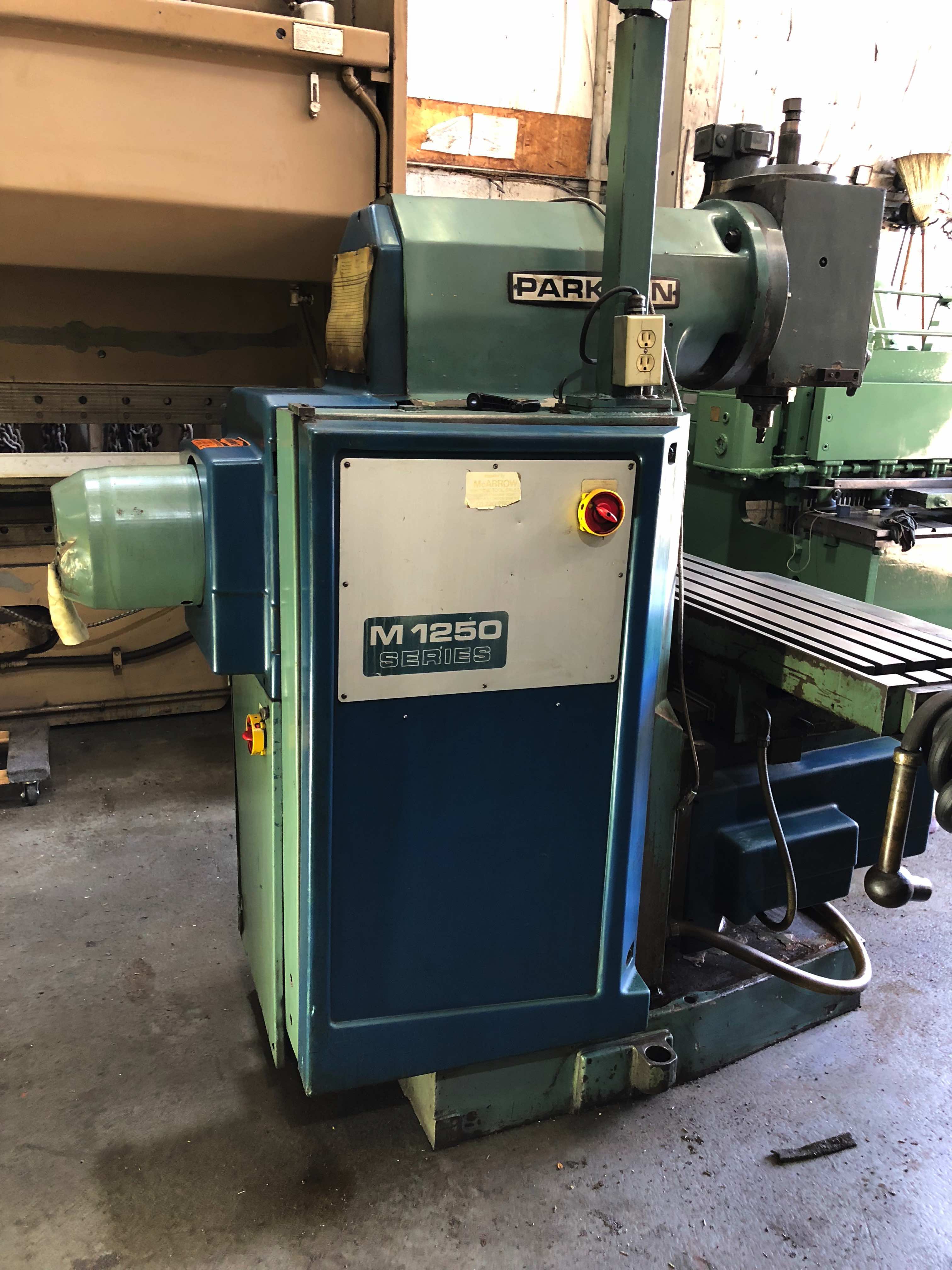 7.5HP Parkson M1250 Vertical Milling Machine