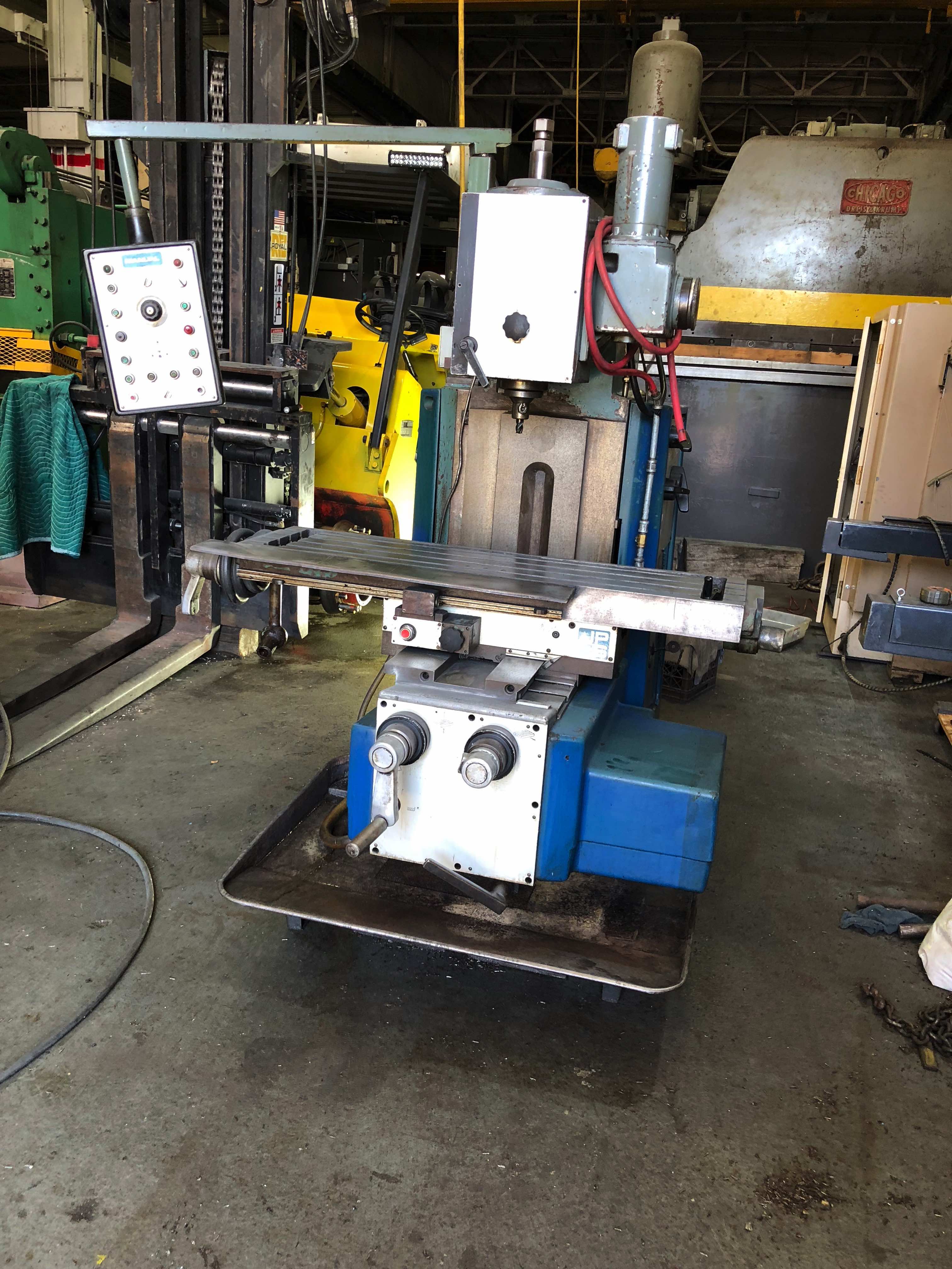 7.5HP Parkson M1250 Vertical Milling Machine