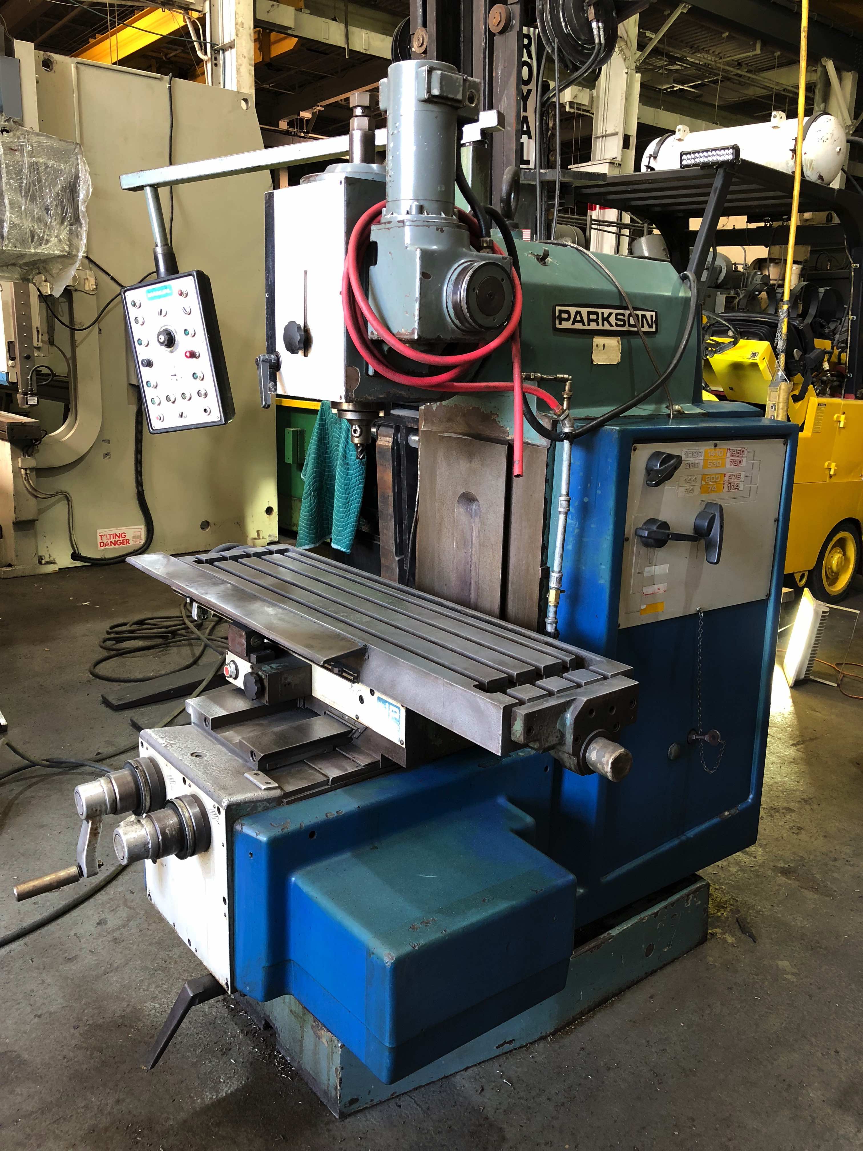 7.5HP Parkson M1250 Vertical Milling Machine